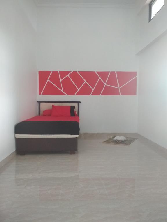 Almira Homestay Jambi Exterior photo