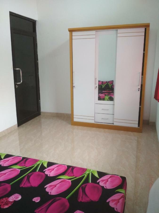 Almira Homestay Jambi Exterior photo