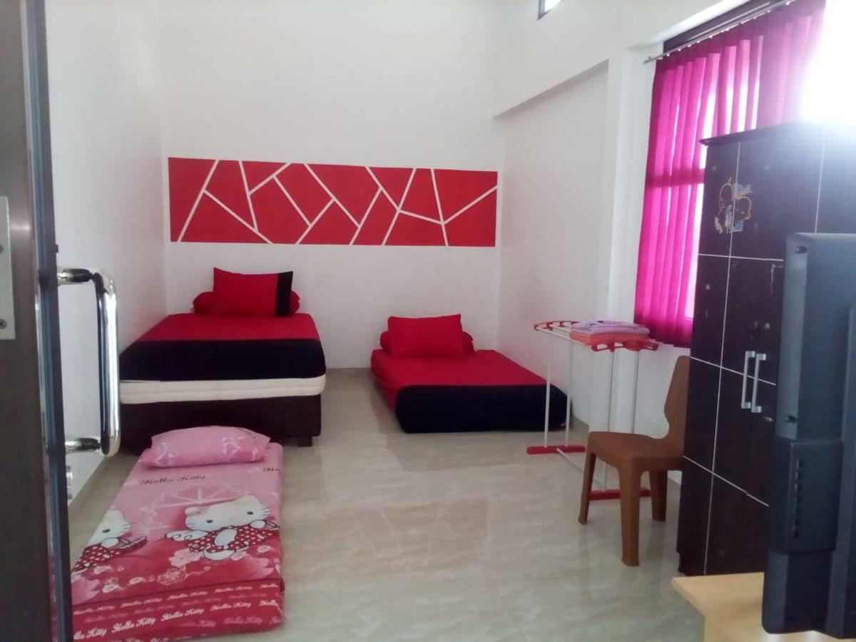 Almira Homestay Jambi Exterior photo